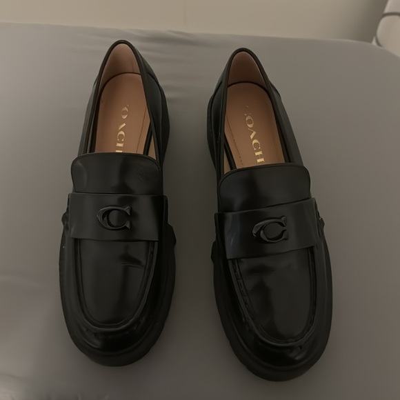 Black plataform loafers. Brand: Coach. Never used - Picture 2 of 4